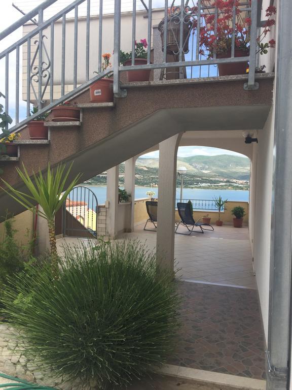Apartment Karmen Trogir Exterior photo